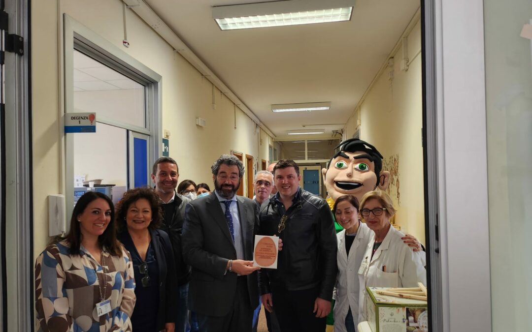 Torna l’iniziativa di U.di.con “Si affronta col sorriso”: uova di Pasqua ai bambini del reparto di pediatria